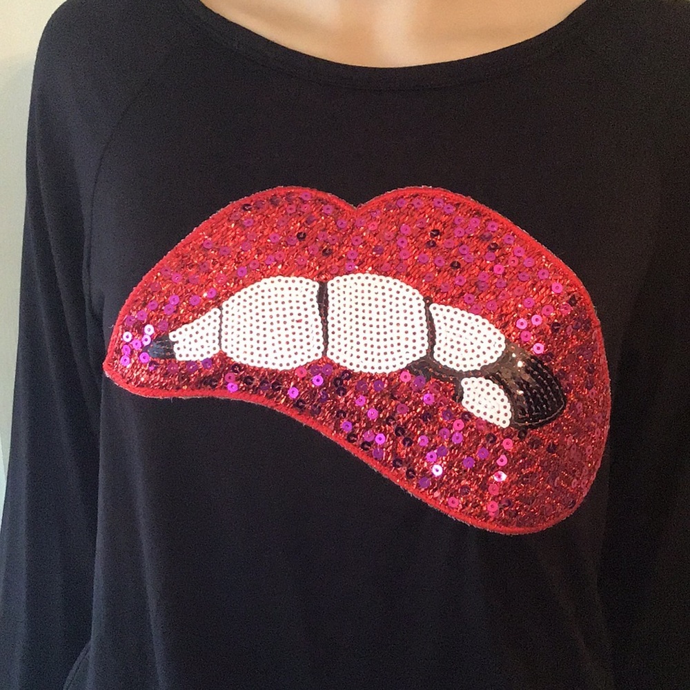 EDGY  “LIP BITE” SEQUINED TOP - Picture 2 of 15